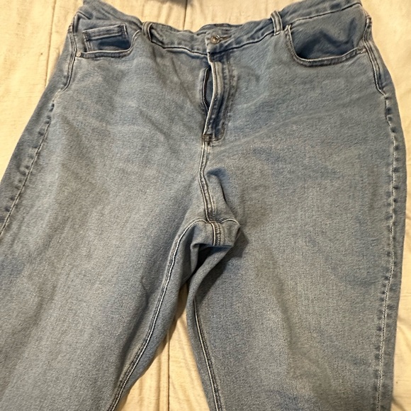 American Eagle curvy mom jean - Picture 3 of 3